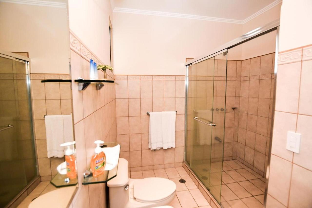 Villa Exquisitely Decorated 5Th-Floor Aerie With Views Of Two Bays In Flamingo à Playa Flamingo Extérieur photo